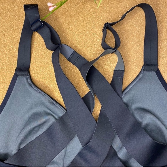 BROOKS Black Drive Interlace Run Sport Bra High
Impact Size 34C/D - Picture 12 of 15